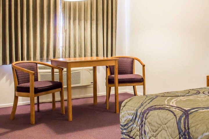 Room 9 of 28