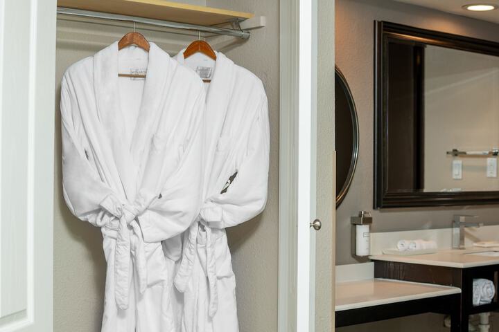 Yosemite Southgate Hotel & Suites