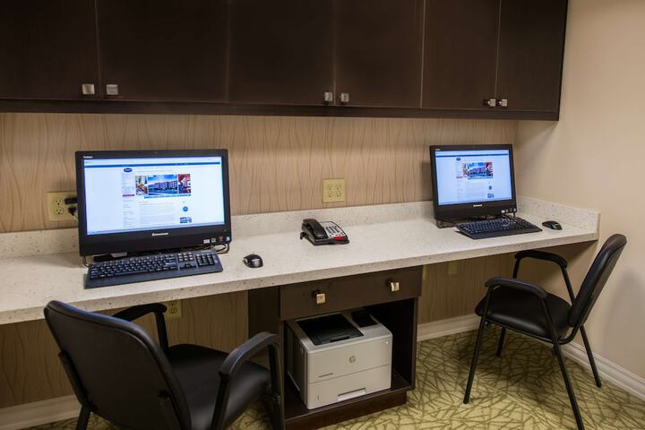 Business Center 27 of 28