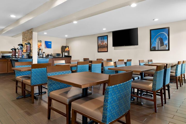 Comfort Inn & Suites Taylor - Detroit