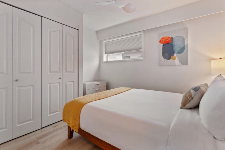 Room 33 of 77