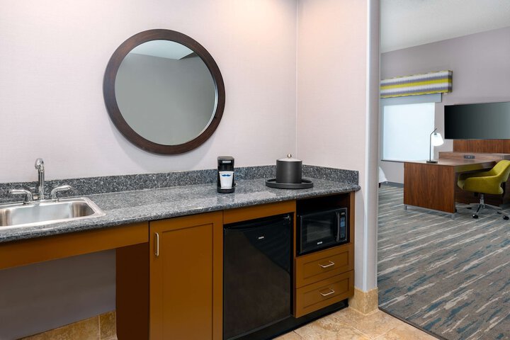 Hampton Inn & Suites Hartford / Farmington