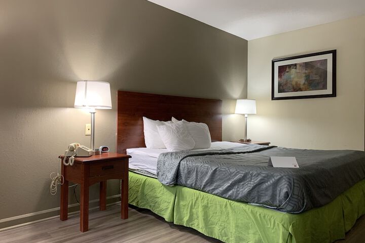 Room 35 of 46
