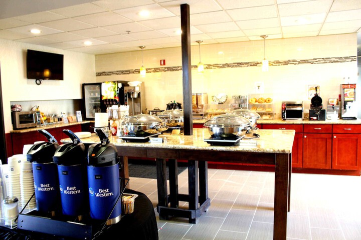 Breakfast/Coffee Service 27 of 35
