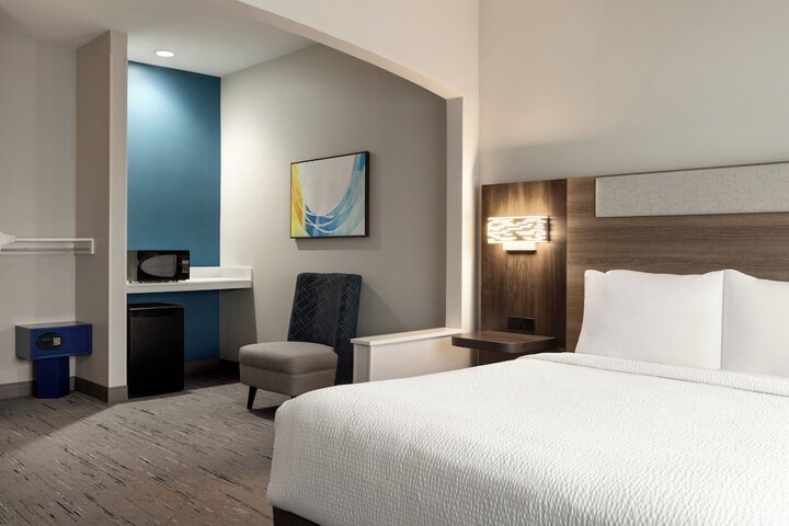 Holiday Inn Express Hotel & Suites Edmond by IHG