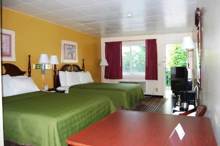 Room 18 of 21