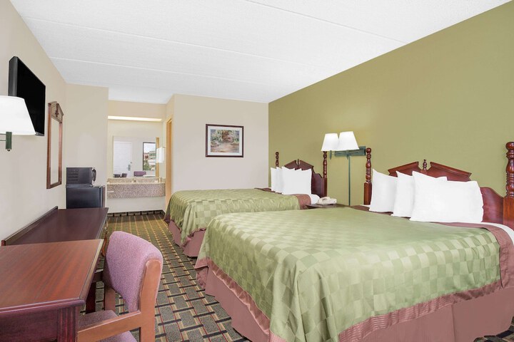 Room 10 of 14