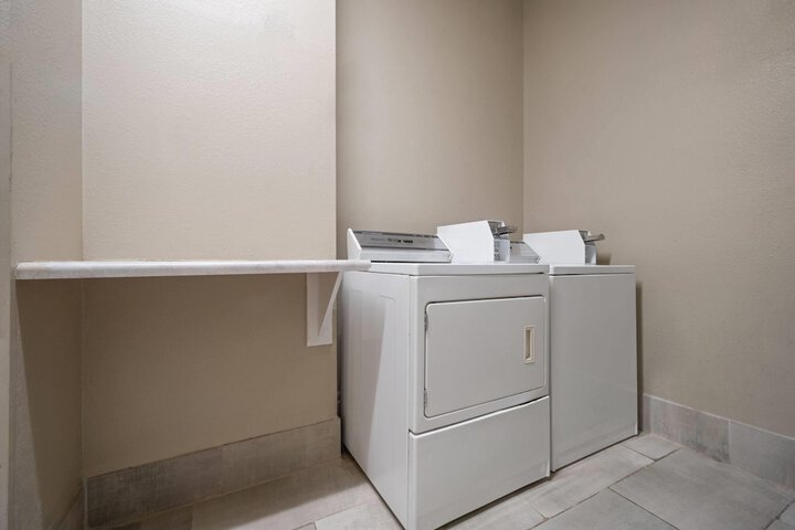 La Quinta Inn & Suites by Wyndham Atlanta Stockbridge