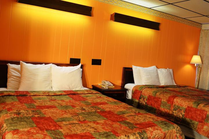 Room 8 of 27