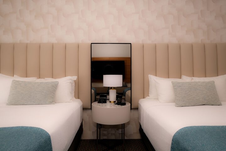 Room 16 of 77