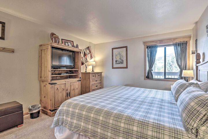 8 Mi to Keystone Resort: Dillion Condo w / Hot Tub!