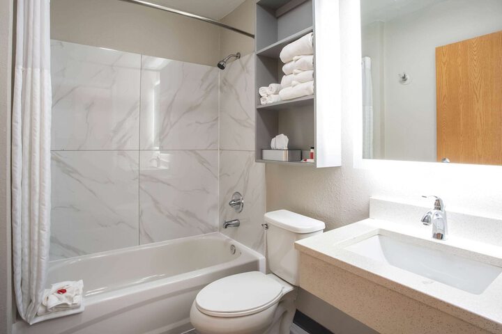 Microtel Inn & Suites by Wyndham Southern Pines / Pinehurst