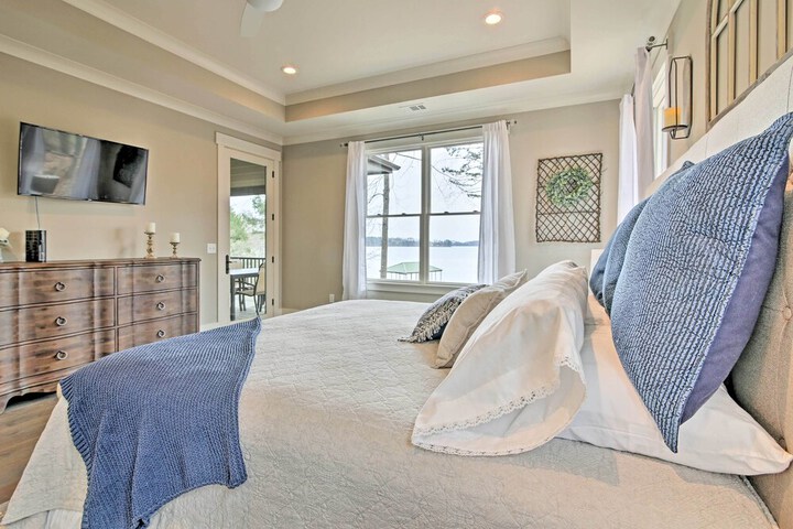 Lake Keowee Home With Balcony & Boat Dock!