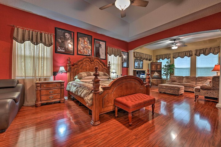 Elegant Valrico Home 15 Mi to Downtown Tampa!