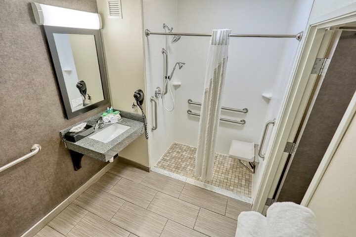 Room 21 of 48
