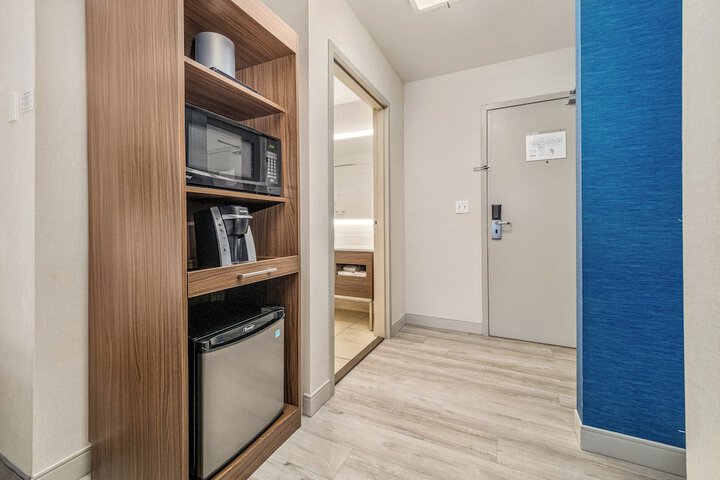 Room 112 of 348