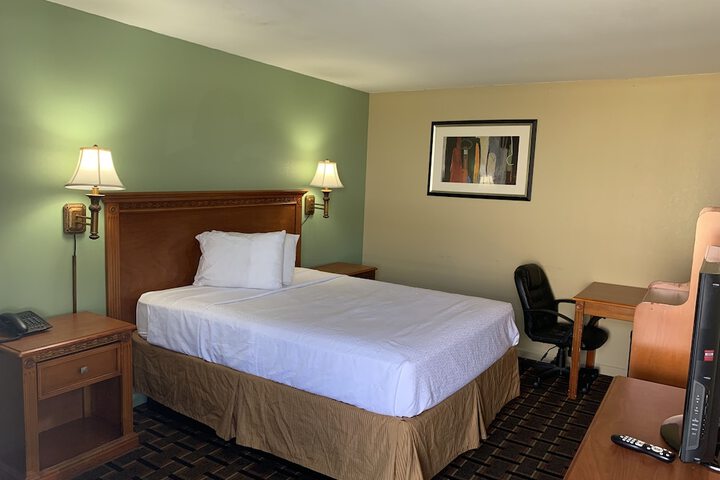 Room 17 of 33