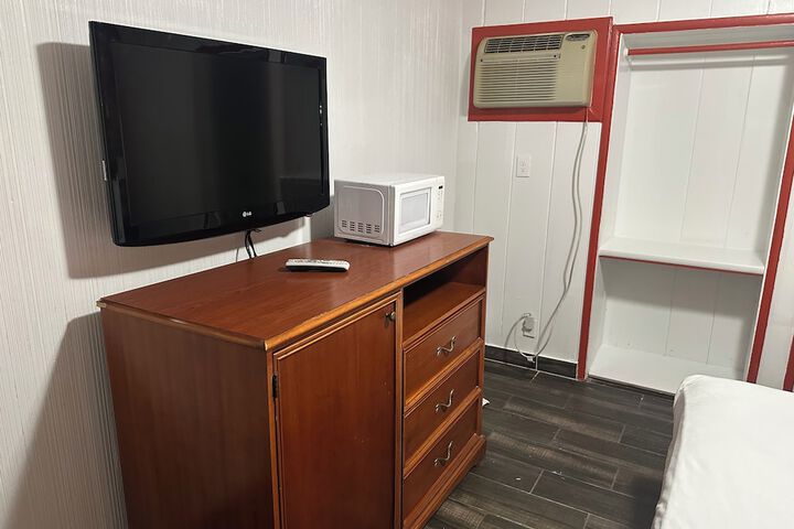 Room 10 of 29