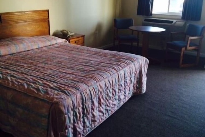 Room 10 of 12