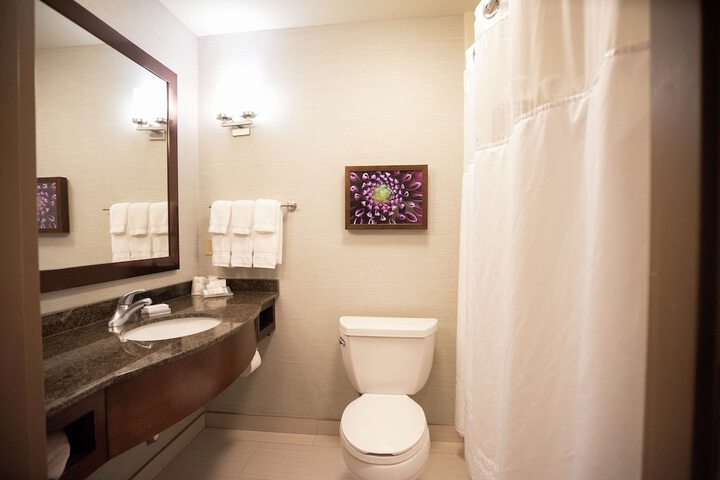 Room 32 of 46
