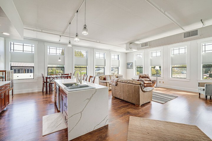 Modern Blaine Condo Rental 1 Mi to Boat Harbor!