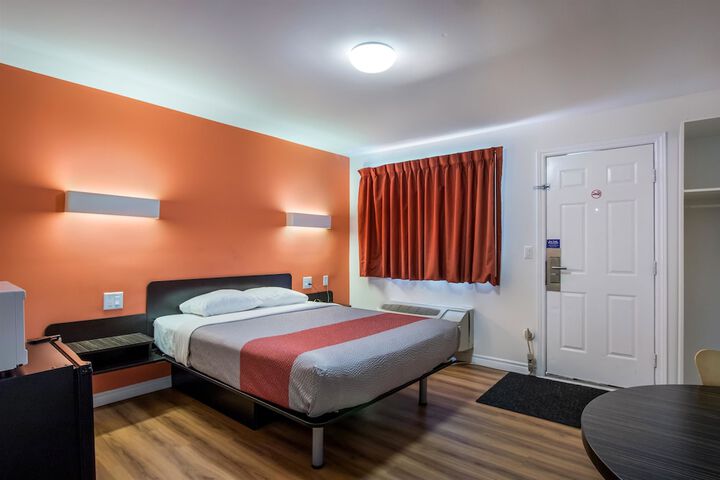 Room 26 of 28