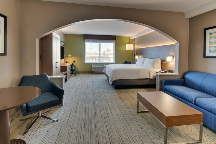 Room 11 of 25