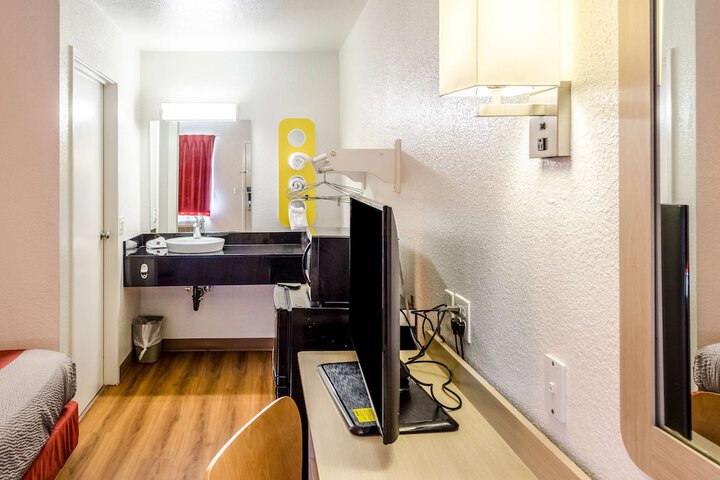 Room 35 of 43