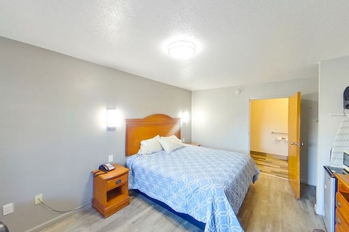 Room 25 of 40