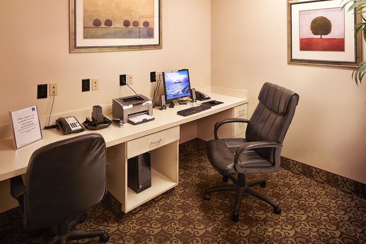 Business Center 26 of 26