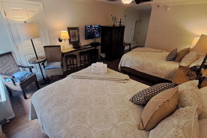 Saint Simons Inn by the Lighthouse