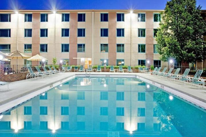 Crowne Plaza Chicago-Northbrook by IHG