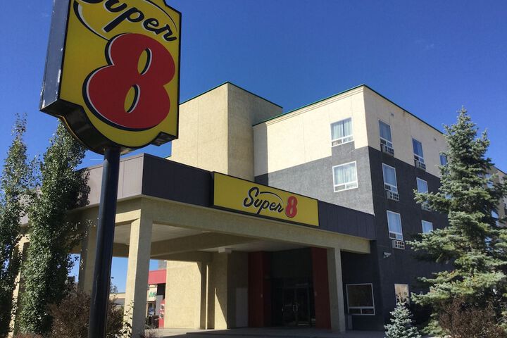 Super 8 by Wyndham Edson