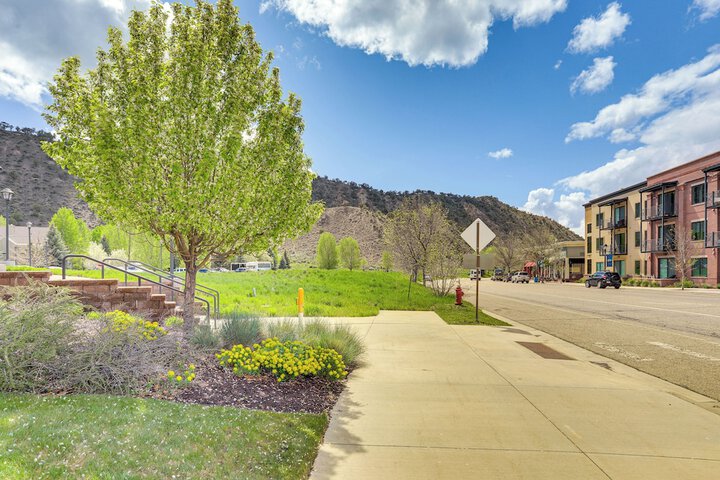 Near Trail: Dtwn Eagle Ranch Condo w / Balcony