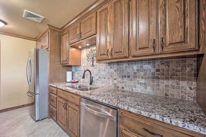 Golf Course & Lake Views: Cozy Afton Condo!