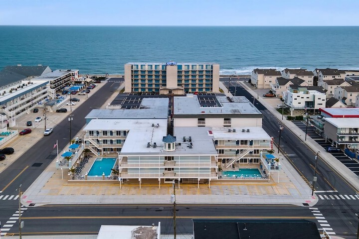 The Harbor Light Family Resort
