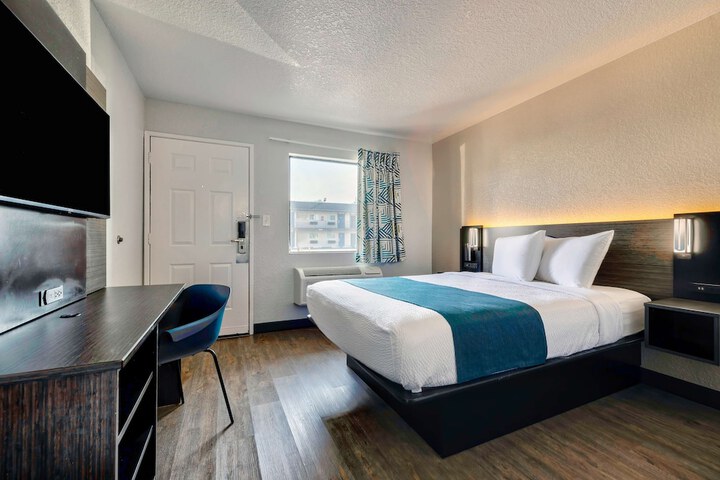 Room 17 of 25