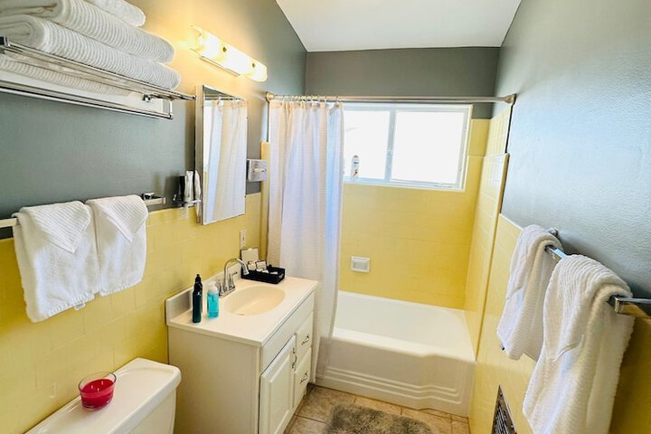 Room 33 of 69