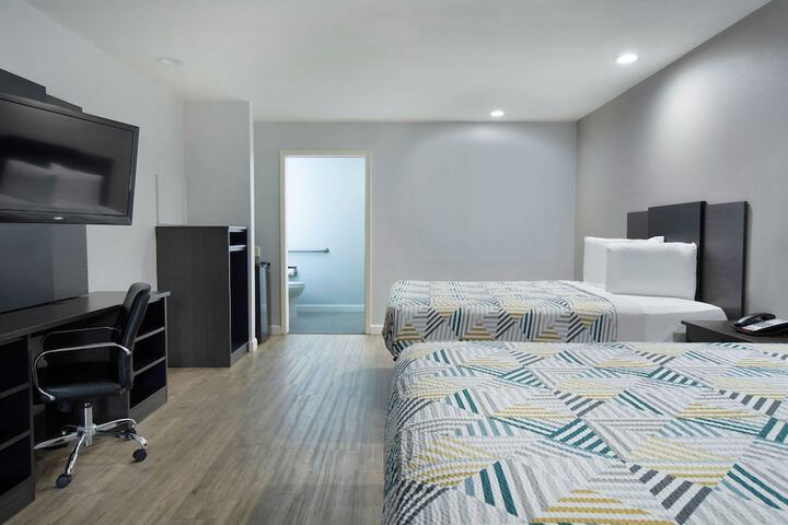 Room 18 of 28