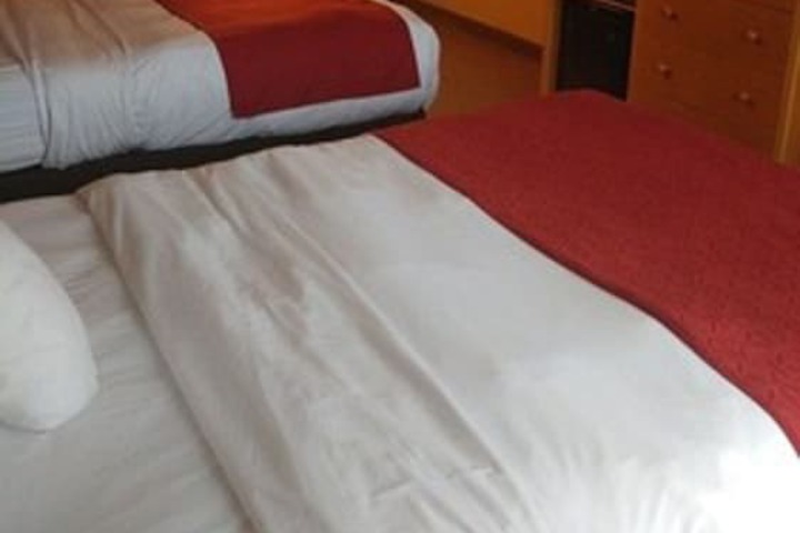 Country Inn & Suites by Radisson Waterloo, IA
