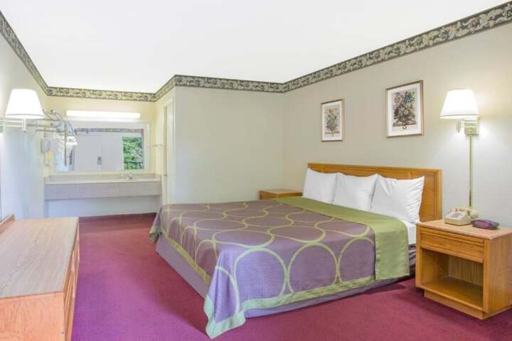 Room 15 of 16
