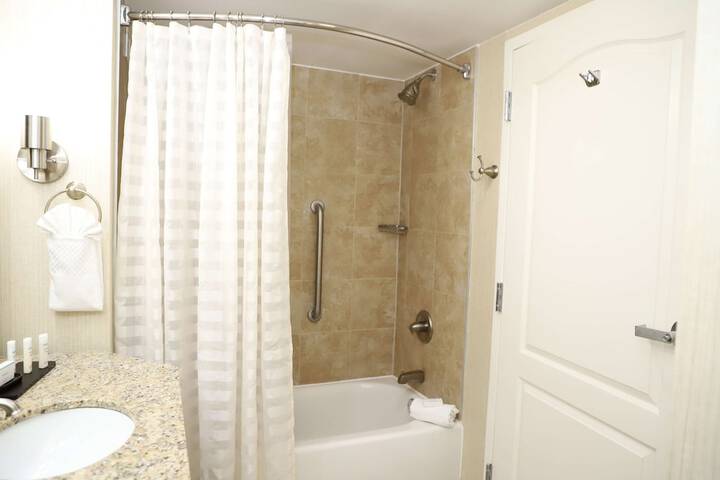 Room 13 of 32