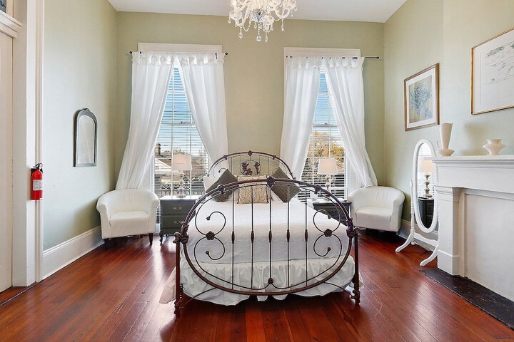 Room 48 of 65