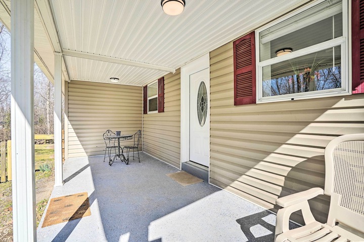 Charming Home With Yard Near Shenandoah River!