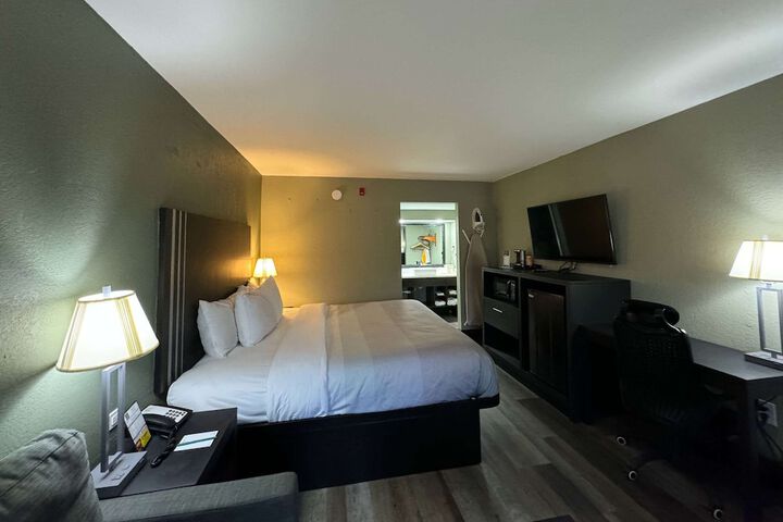 Room 8 of 20