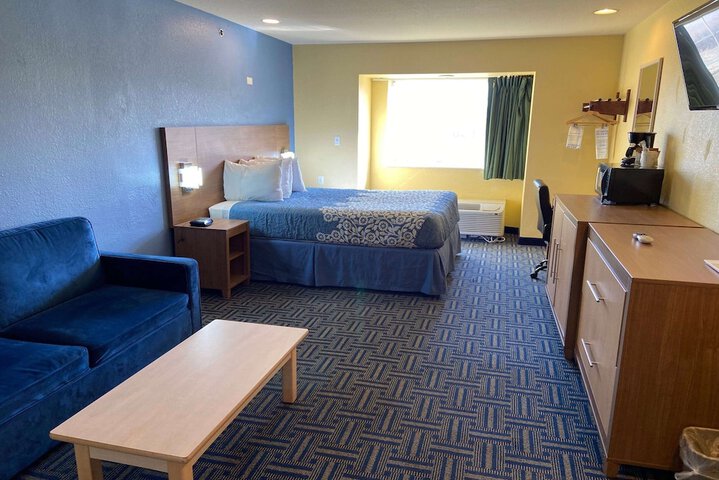 Room 5 of 18