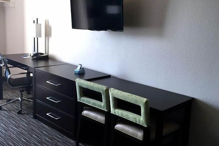 Room 30 of 38
