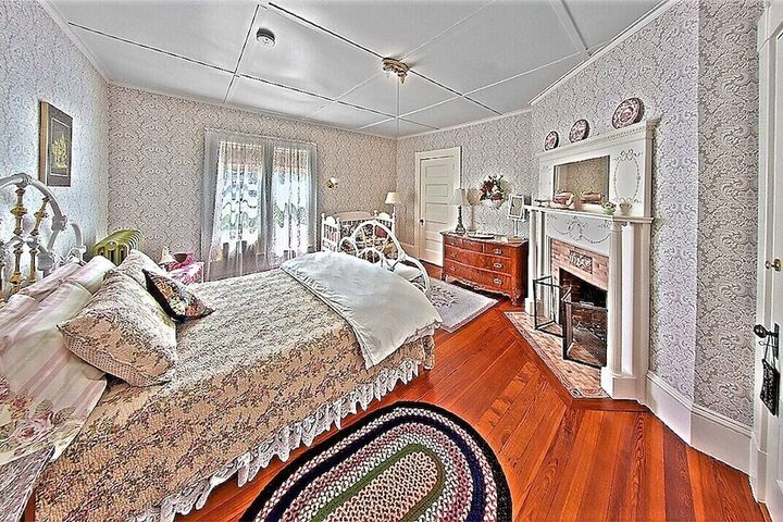 Room 15 of 19