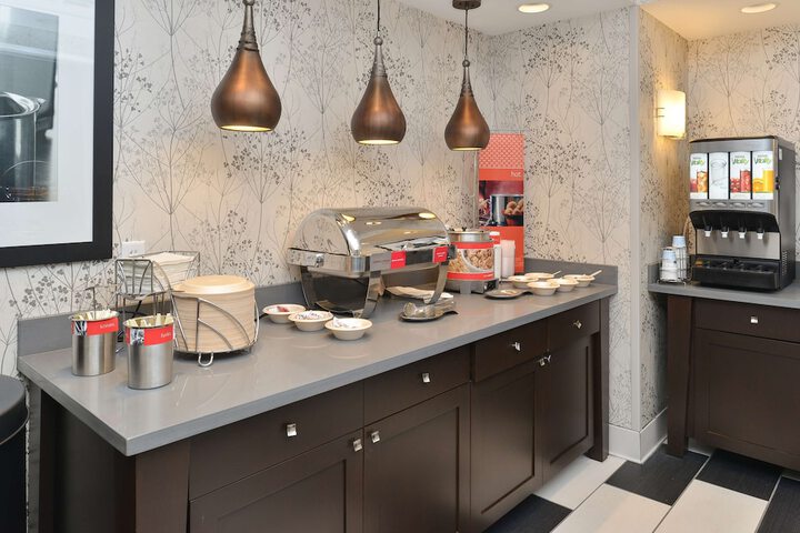 Hampton Inn & Suites Des Moines Downtown