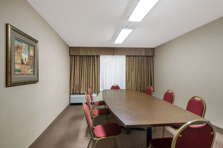 Ramada by Wyndham Watertown / Thousand Islands NY